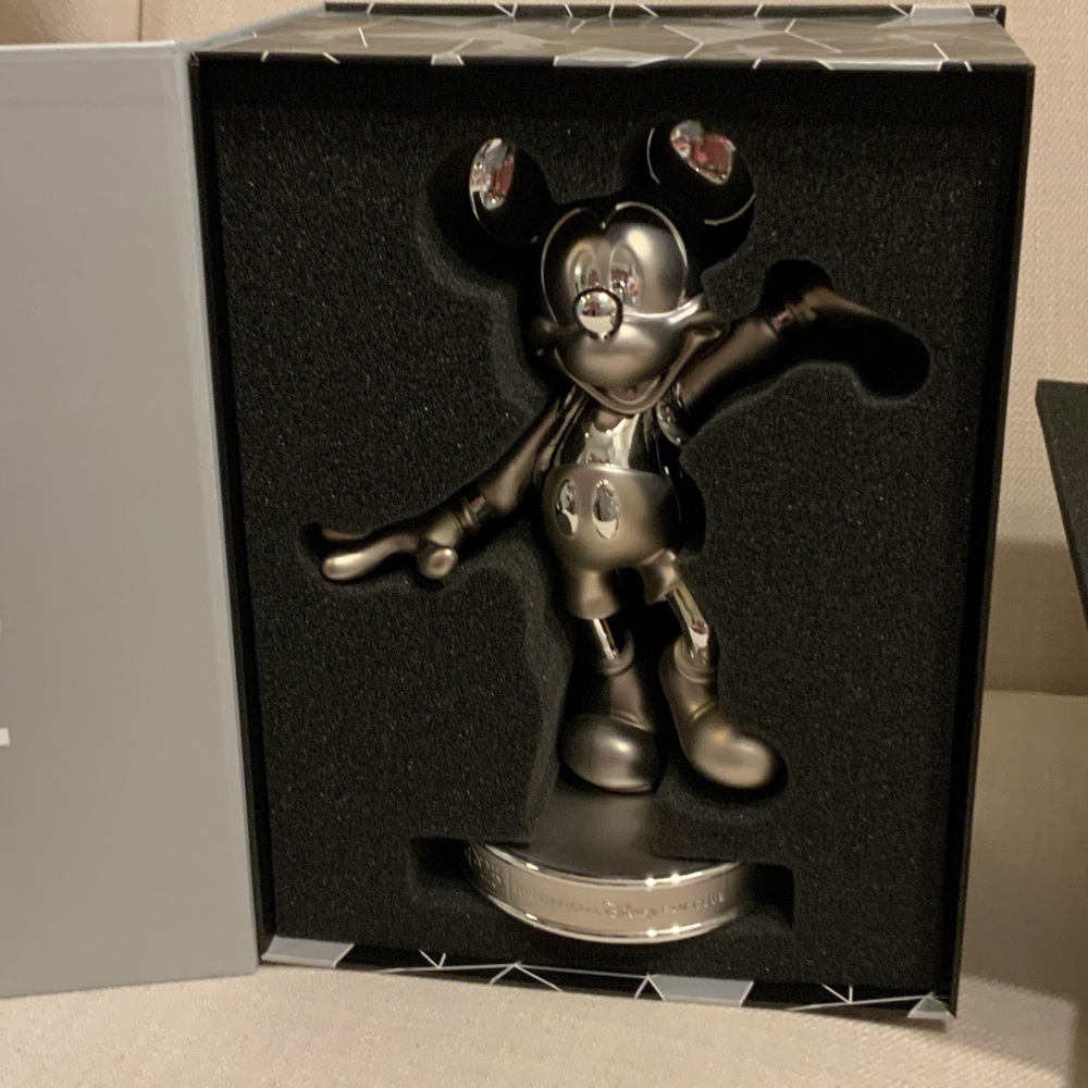 D23 Gold Member Collectible Milestone Mickey 2023.